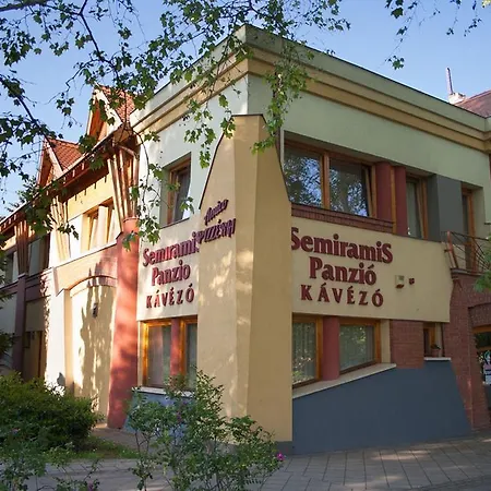 Semiramis Panzio Bed & Breakfast